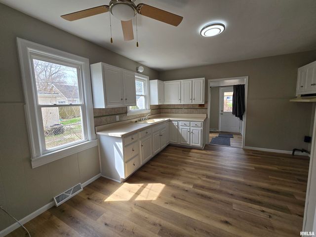 10617 N STATE Street, Mossville, IL 61552