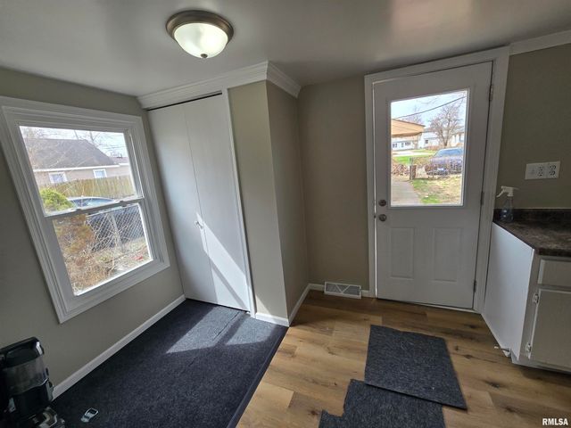 10617 N STATE Street, Mossville, IL 61552