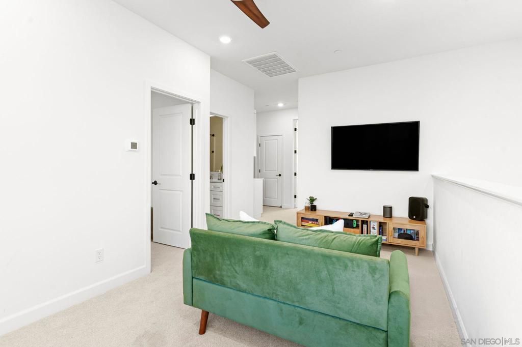 Image 9 of property listing at 2158 Tributary Dr 1, Chula Vista, CA 91913