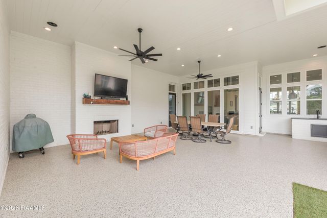 106 Little Hickory Court, Lafayette, LA 70508