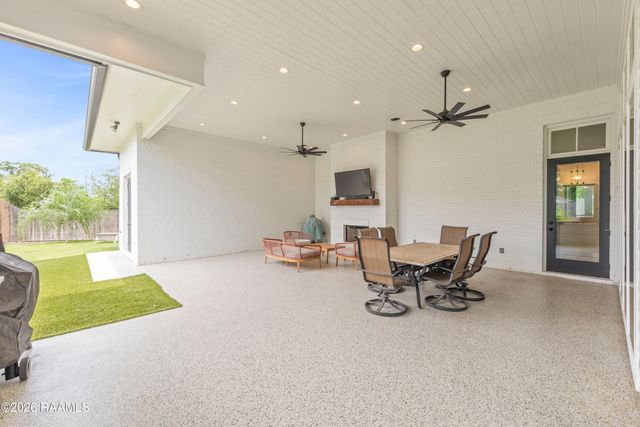 106 Little Hickory Court, Lafayette, LA 70508