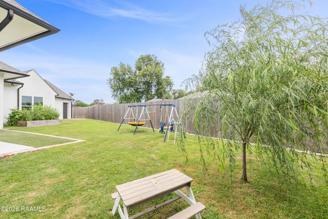 106 Little Hickory Court, Lafayette, LA 70508