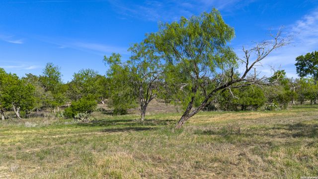 0019 Clearwater, Comfort, TX 78013