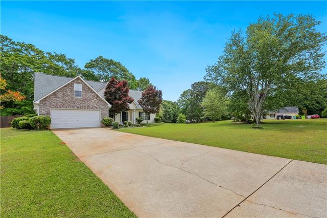 1300 Sunflower Court, Locust Grove, GA 30248
