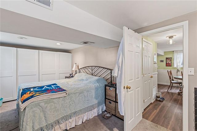 819 N Susquehanna Ridge, Independence, MO 64056