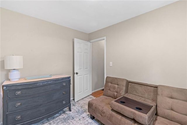 819 N Susquehanna Ridge, Independence, MO 64056
