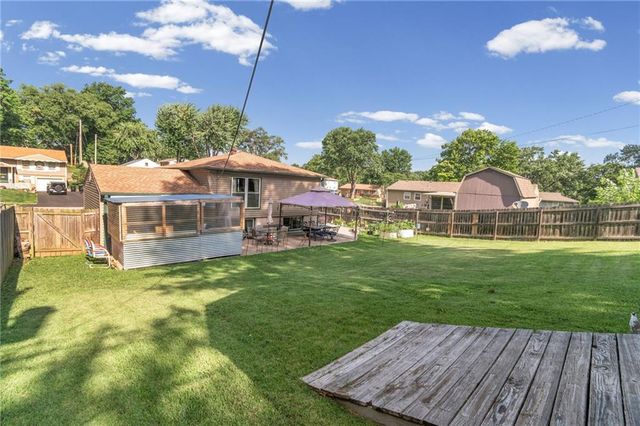 819 N Susquehanna Ridge, Independence, MO 64056
