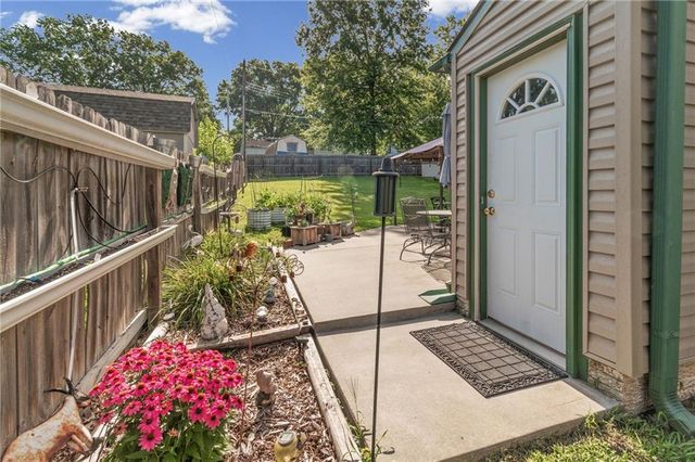 819 N Susquehanna Ridge, Independence, MO 64056