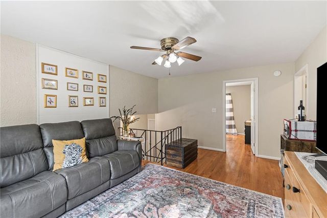 819 N Susquehanna Ridge, Independence, MO 64056