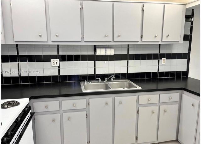 14250 SW 62nd St 424, Miami, FL 33183