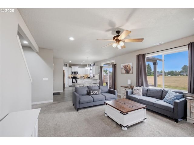 1323 CHUKAR St, Stayton, OR 97383