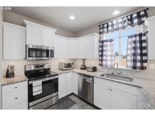 1323 CHUKAR St, Stayton, OR 97383