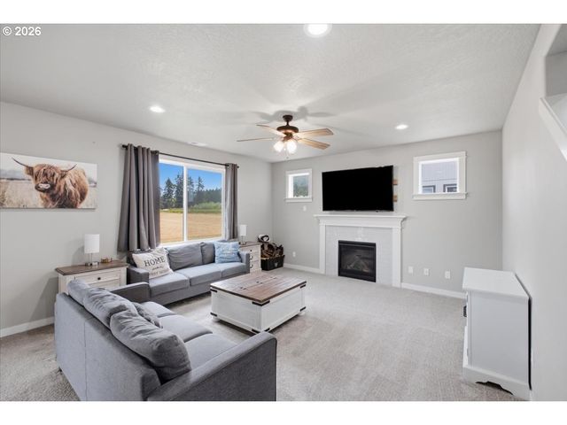 1323 CHUKAR St, Stayton, OR 97383