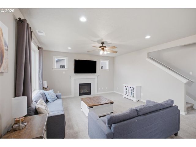 1323 CHUKAR St, Stayton, OR 97383