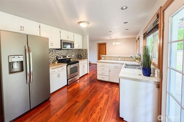 9674 Ronald Dr, Blaine, WA 98230