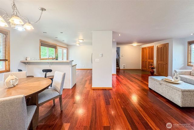 9674 Ronald Dr, Blaine, WA 98230