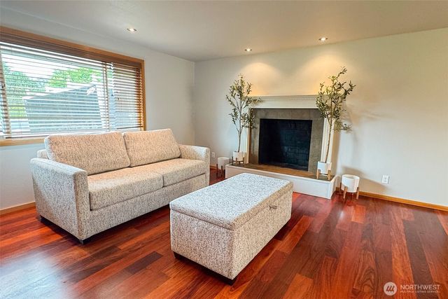 9674 Ronald Dr, Blaine, WA 98230