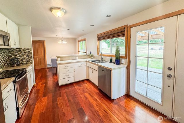 9674 Ronald Dr, Blaine, WA 98230