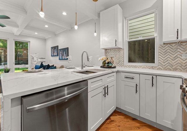 6150 S Saint Lawrence Avenue 2, Chicago, IL 60637