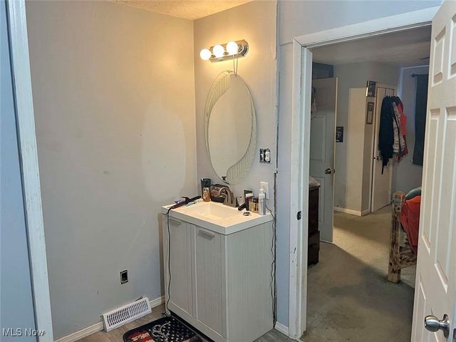 955 W Main Street, Washingtonville, OH 44490