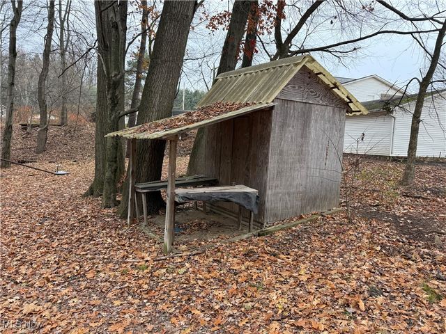 955 W Main Street, Washingtonville, OH 44490