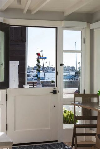 104 Onyx Avenue, Newport Beach, CA 92662