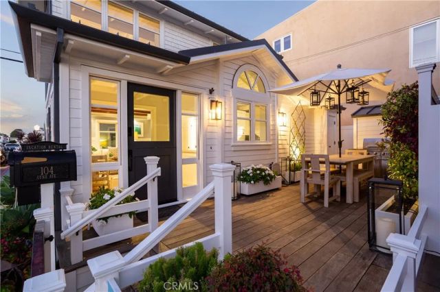 104 Onyx Avenue, Newport Beach, CA 92662