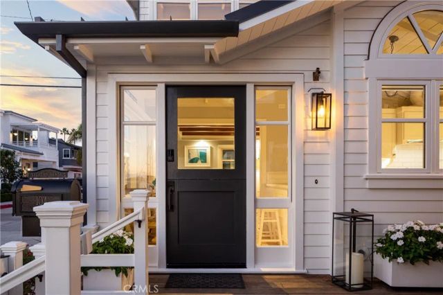 104 Onyx Avenue, Newport Beach, CA 92662