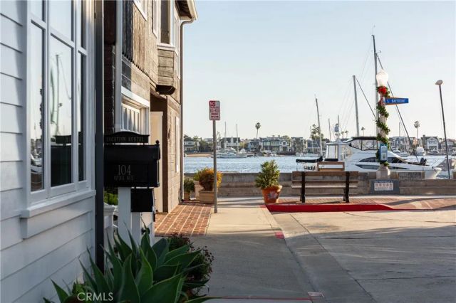 104 Onyx Avenue, Newport Beach, CA 92662