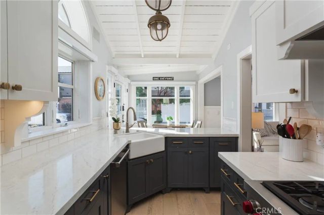 104 Onyx Avenue, Newport Beach, CA 92662