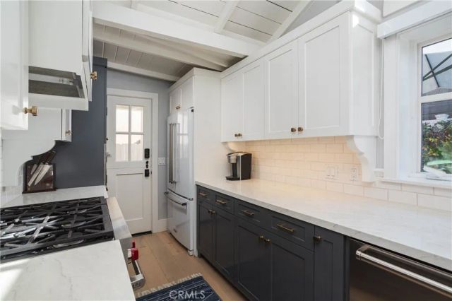 104 Onyx Avenue, Newport Beach, CA 92662