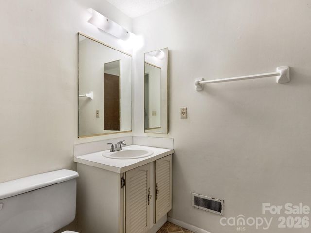 6534 Rollingridge Drive, Charlotte, NC 28211