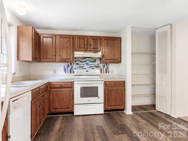 6534 Rollingridge Drive, Charlotte, NC 28211