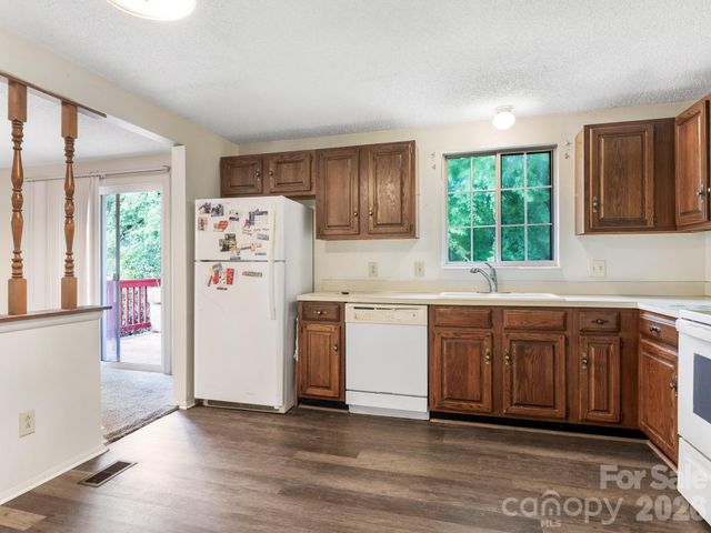 6534 Rollingridge Drive, Charlotte, NC 28211