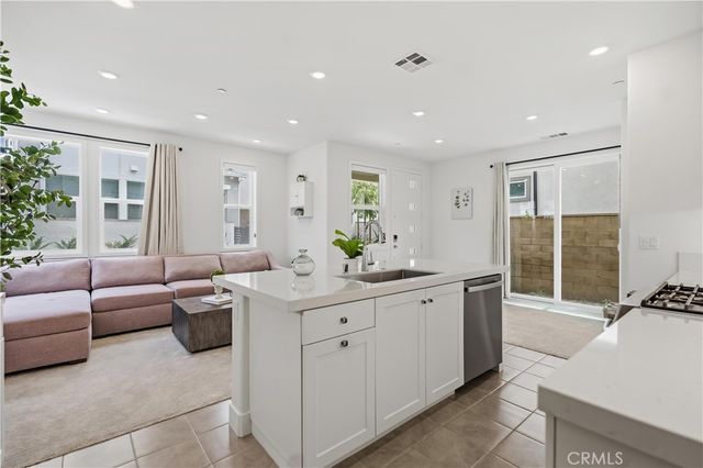 208 Yerba, Irvine, CA 92618