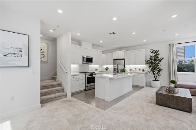 208 Yerba, Irvine, CA 92618