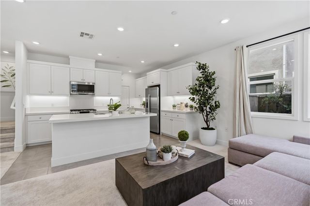 208 Yerba, Irvine, CA 92618