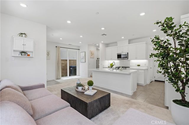 208 Yerba, Irvine, CA 92618