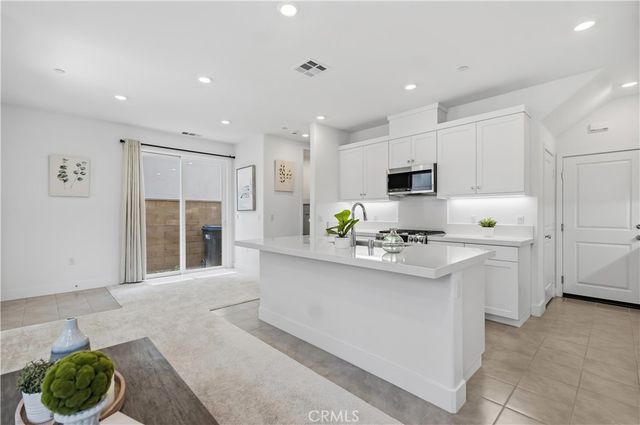 208 Yerba, Irvine, CA 92618