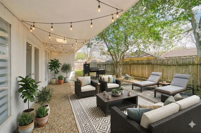 1823 Cherry Bend Drive, Houston, TX 77077