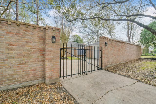 1823 Cherry Bend Drive, Houston, TX 77077