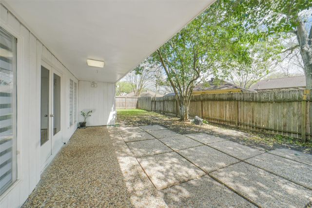 1823 Cherry Bend Drive, Houston, TX 77077