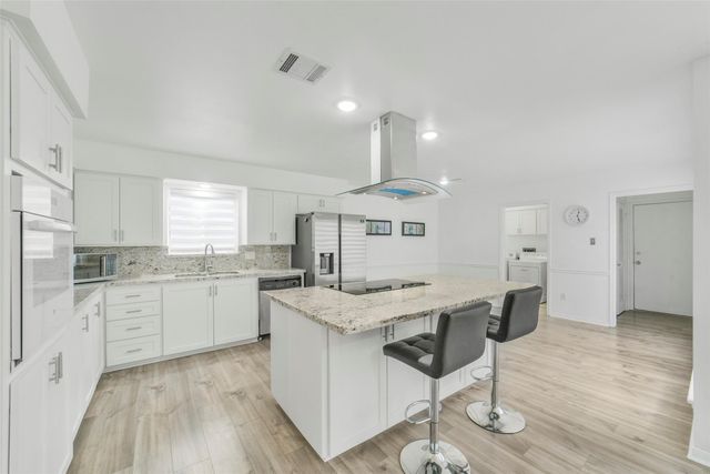 1823 Cherry Bend Drive, Houston, TX 77077