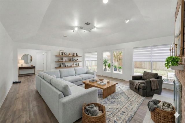 1823 Cherry Bend Drive, Houston, TX 77077