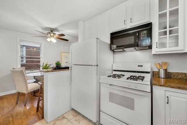 9723 Graystone Terrace, Rock Hill, MO 63119