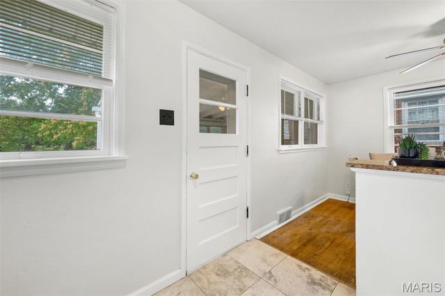 9723 Graystone Terrace, Rock Hill, MO 63119