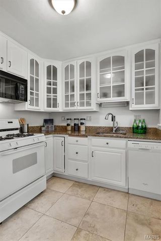9723 Graystone Terrace, Rock Hill, MO 63119