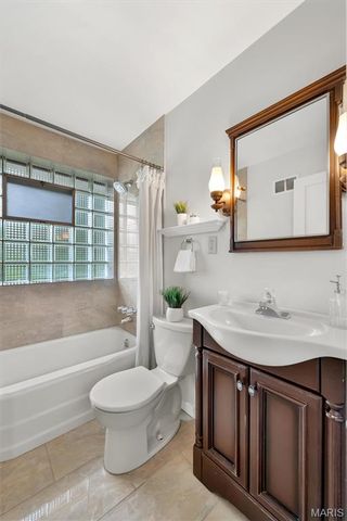 9723 Graystone Terrace, Rock Hill, MO 63119