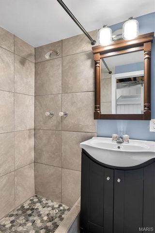 9723 Graystone Terrace, Rock Hill, MO 63119