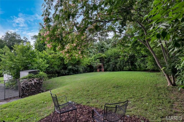 9723 Graystone Terrace, Rock Hill, MO 63119